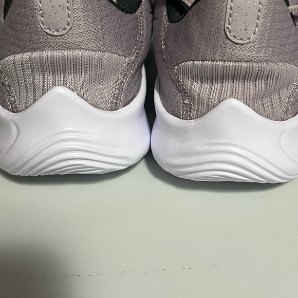 Nike girls  Running Shoes 5.5 - Picture 4 of 7